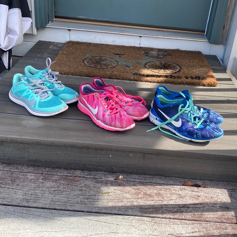 Nike Womens Size 7.5 Athletic Shoes